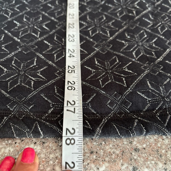 T by Talbots XL Black w/ Metallic Snowflakes Quilted Pullover Sweater NEW!!! - Picture 13 of 13